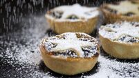 Christmas Mince Pies with Icing Sugar