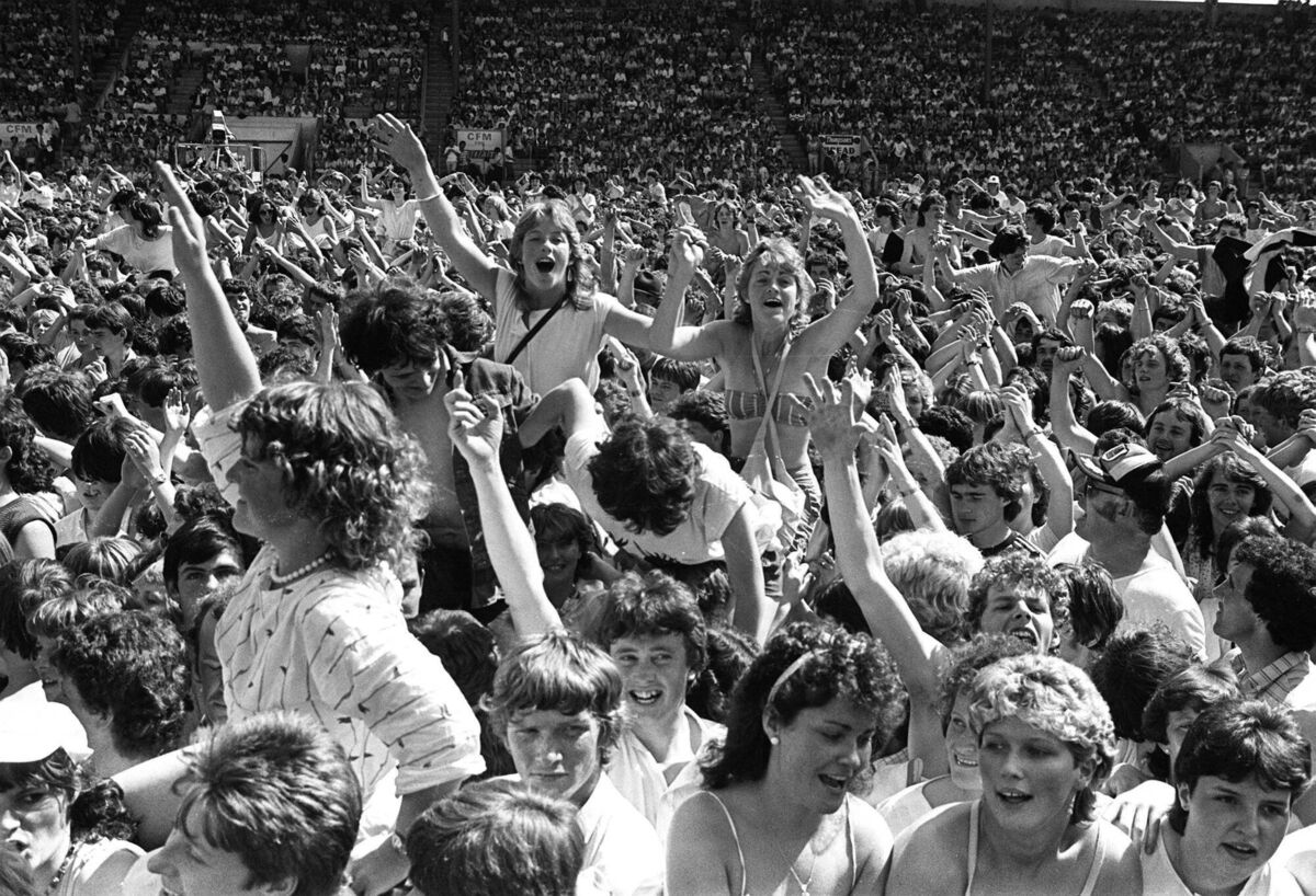 Revellers at Siamsa Cois Laoí in July 1984.
