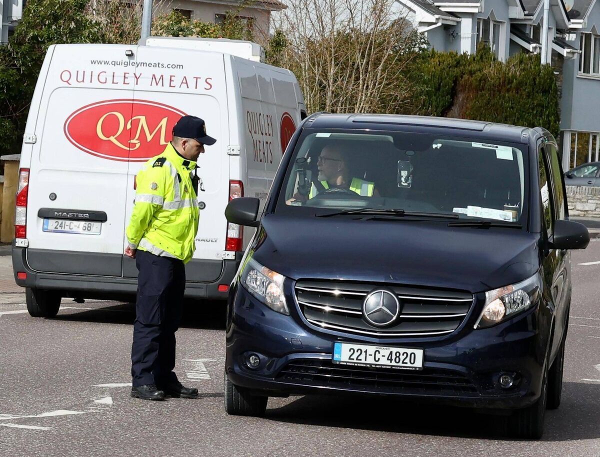 Gardaí stopping motorists in Kenmare this morning as part of their ongoing serach for missing sheep farmer Michael Gaine. Photo: Neil Michael Gardaí stopping motorists in Kenmare this morning as part of their ongoing serach for missing sheep farmer Michael Gaine. Photo: Neil Michael